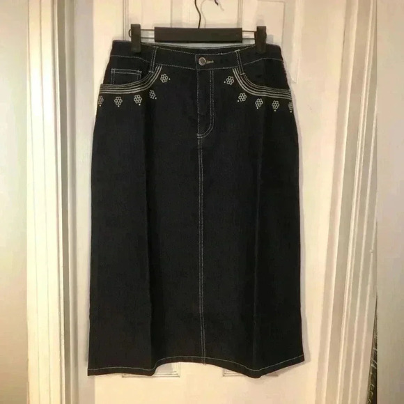 Creation Dresses & Skirts - Women’s jean skirt with flower accents size 6P